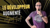 Promotional banner for Le Développeur Augmenté showing a man in a purple shirt holding a microphone on the right with bold gold and white text on a black and gold burst background