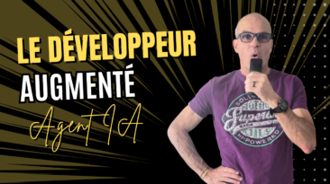 Promotional banner for ‘Le Développeur Augmenté’ showing a man in a purple shirt holding a microphone on the right, with bold gold and white text on a black-and-gold burst background.